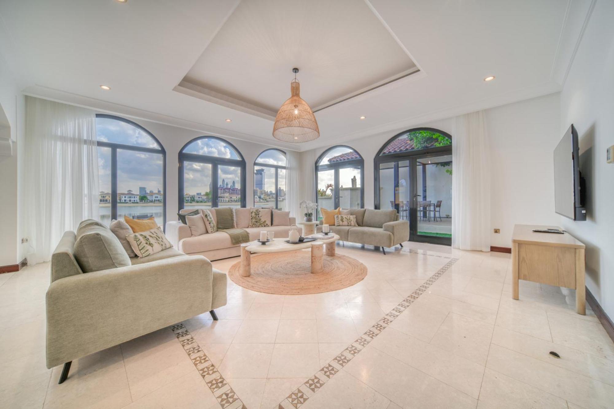 Frond D, Front Villa, Palm Jumeirah - Mint Villa Dubai