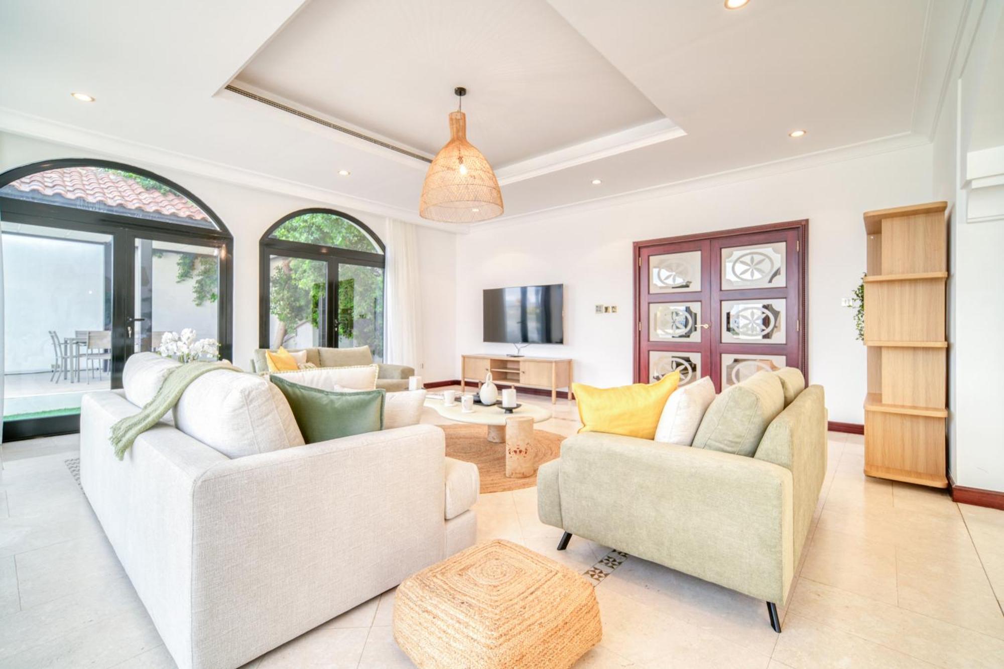 Frond D, Front Villa, Palm Jumeirah - Mint Villa Dubai