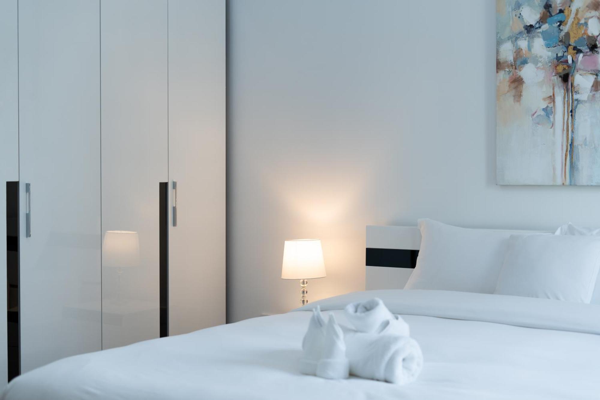 Apartment Upgraded 1bedroom Next To Jbr Tourist Destination *