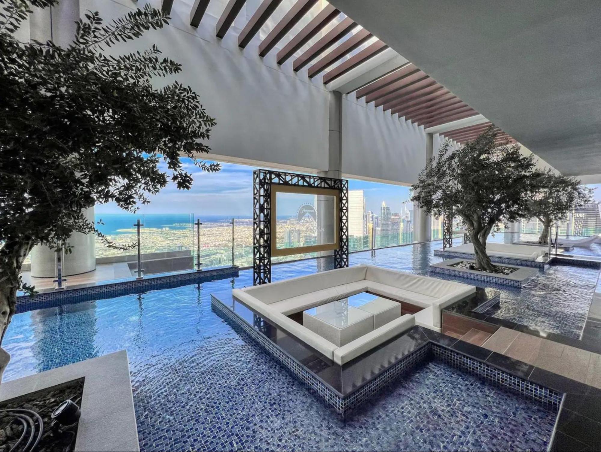 Bright High Floor In A 5 Star Resident Tower W Burj View And Access To 64th Infinity Pool, Gym, Sauna, Spa, Restaurants, Bars And Apartment