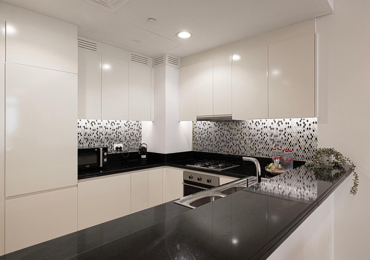 Apartment Bright High Floor In A 5 Star Resident Tower W Burj View And Access To 64th Infinity Pool, Gym, Sauna, Spa, Restaurants, Bars And *