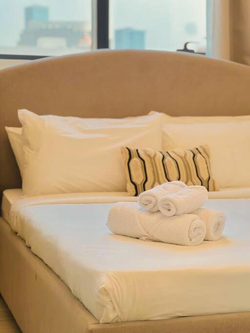 Waves - Stylish 1br In Jvc With Balcony & Pool Apartment Dubai