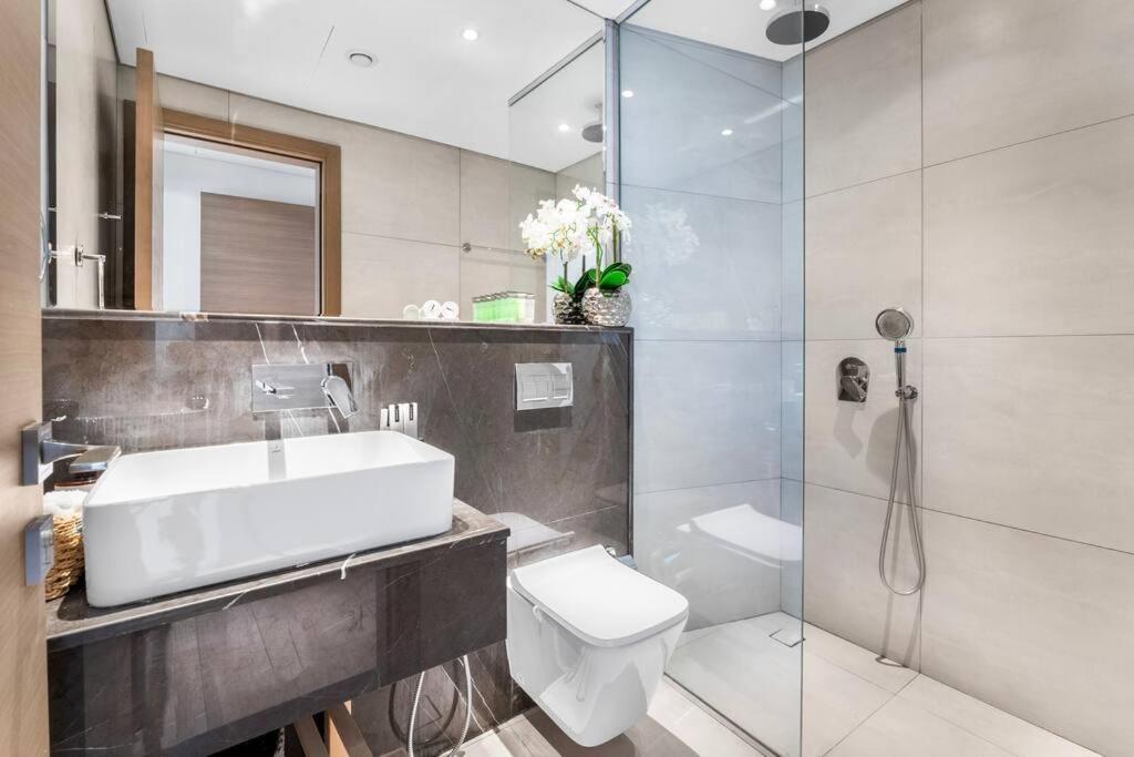 Waves - Stylish 1br In Jvc With Balcony & Pool Apartment Dubai