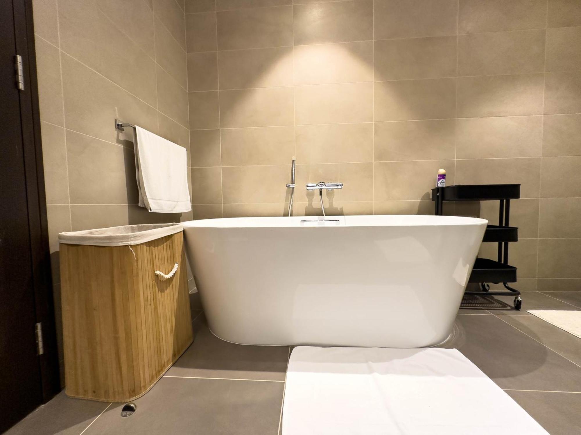 Naseem - Stylish 1br Overlooking The Marina Apartment *