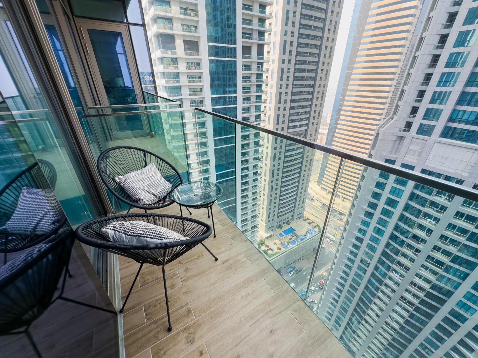 Naseem - Stylish 1br Overlooking The Marina