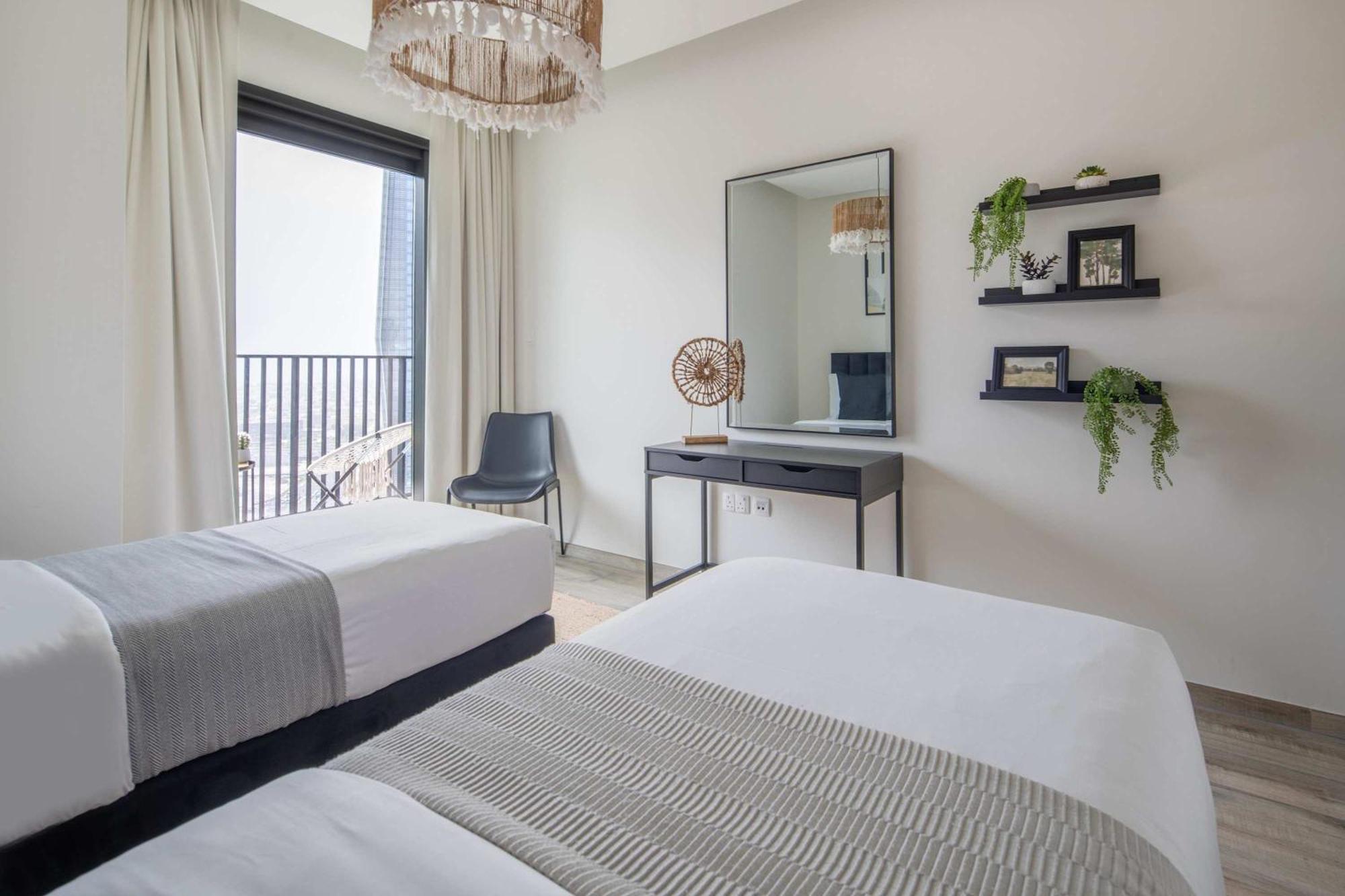 Frank Porter - Ahad Residences Apartment