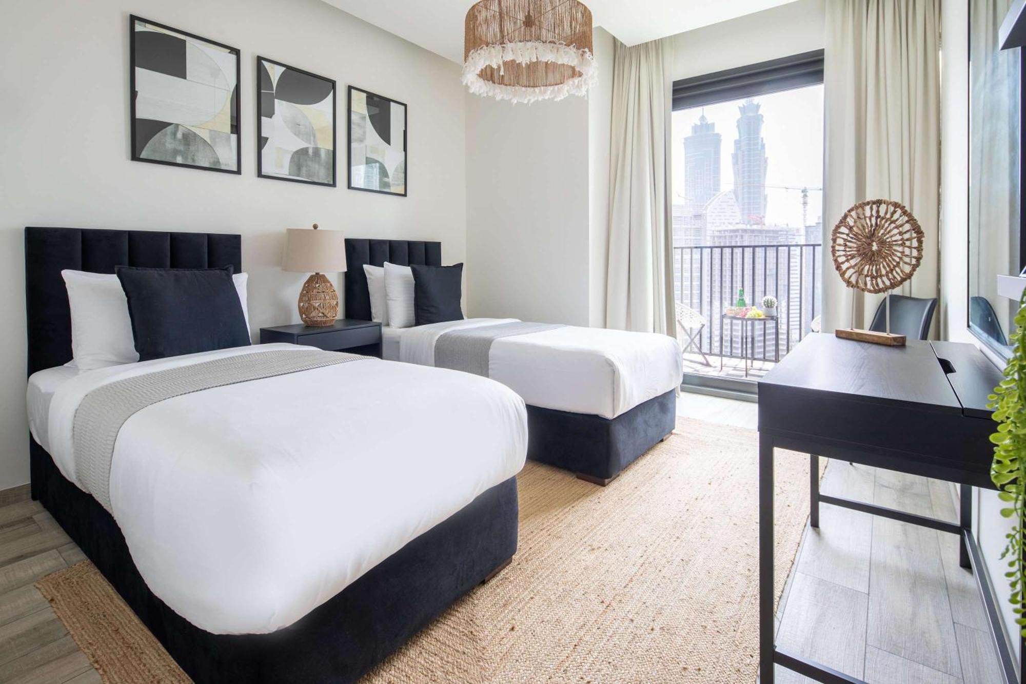 Frank Porter - Ahad Residences Apartment