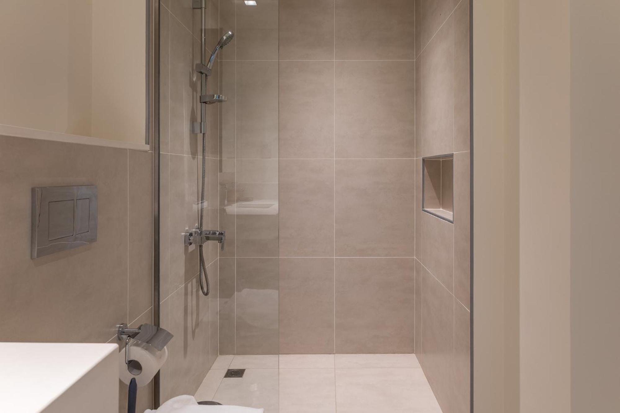 Elegant 1 Bedroom In Creek Edge Apartment *