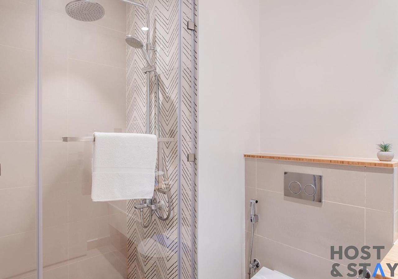 Apartment Amazing 1br In Collective2, Hills Dubai