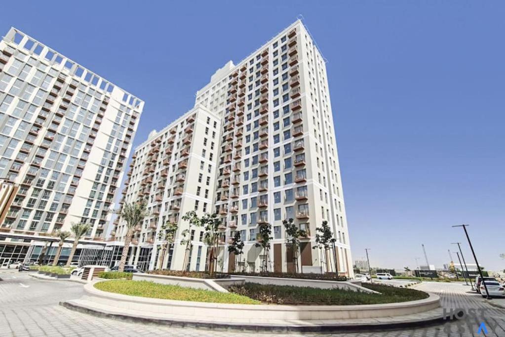 Apartment Amazing 1br In Collective2, Hills Dubai