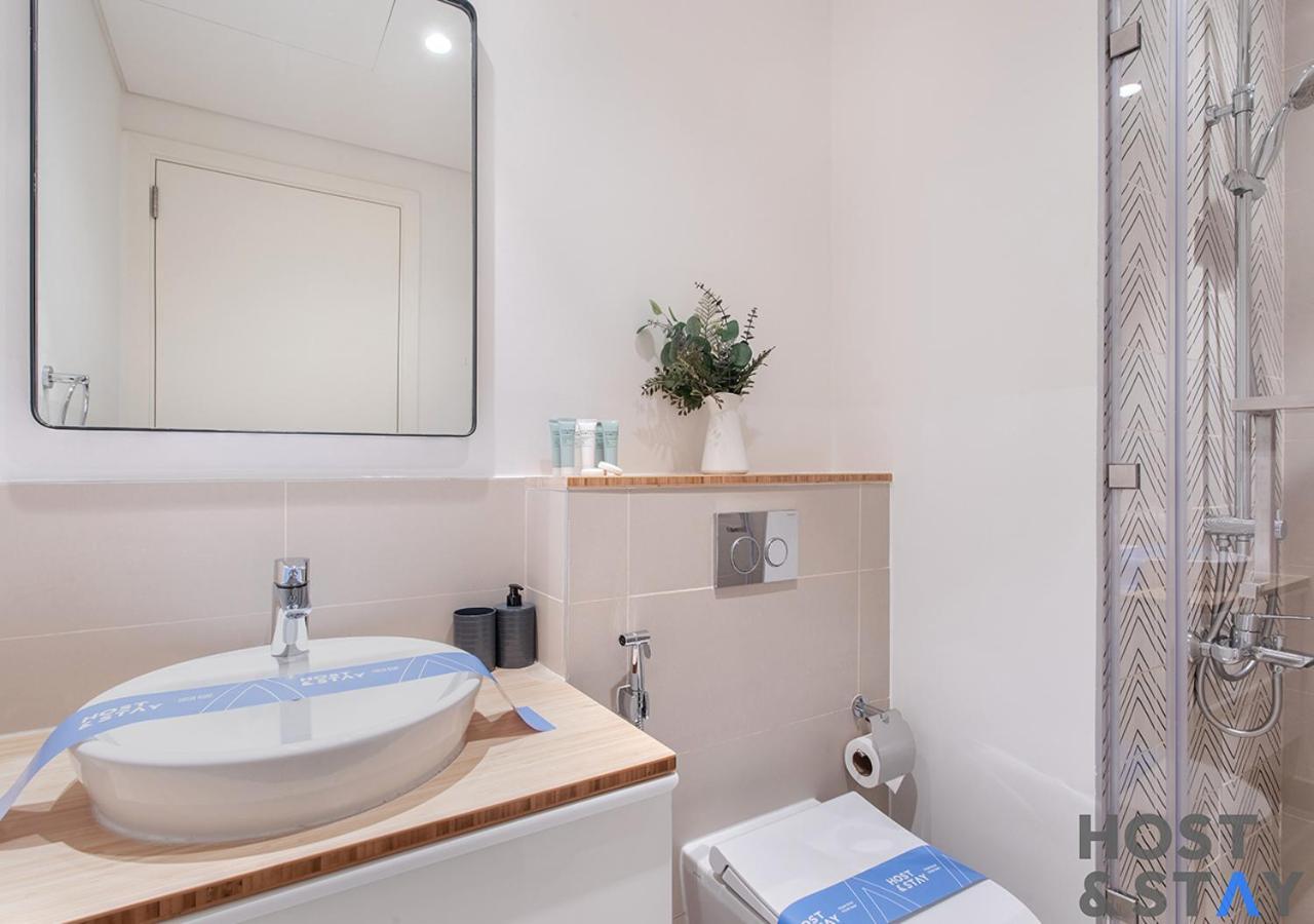 Elegant 1br In Collective, Hills Apartment Dubai