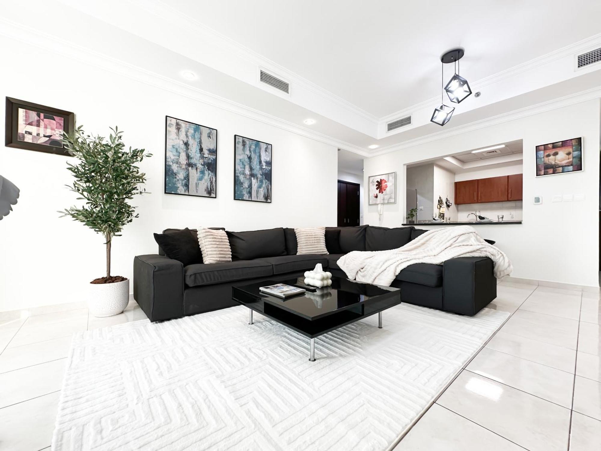Trophy 1br Retreat W Balcony, Pool, Gym In Jlt * Dubai
