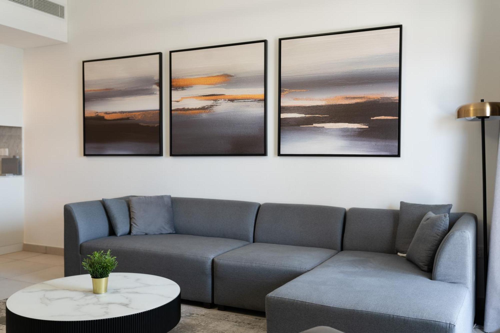 Luxury One Bedroom Apartment *