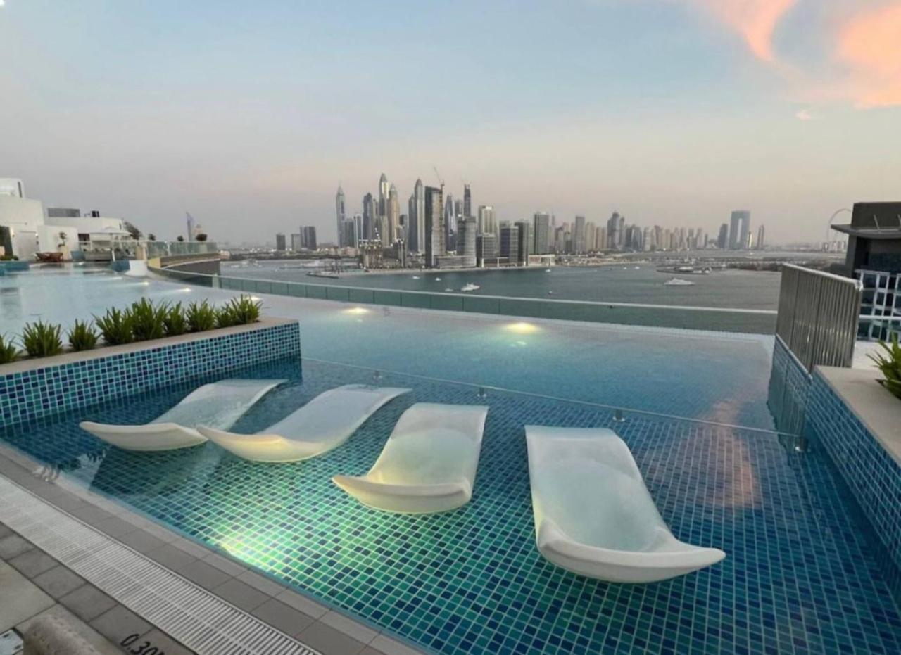 Palm Jumeirah - Free Infinity Pool & Private Beach *