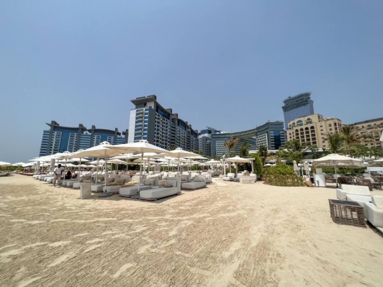 Palm Jumeirah - Free Infinity Pool & Private Beach Apartment *