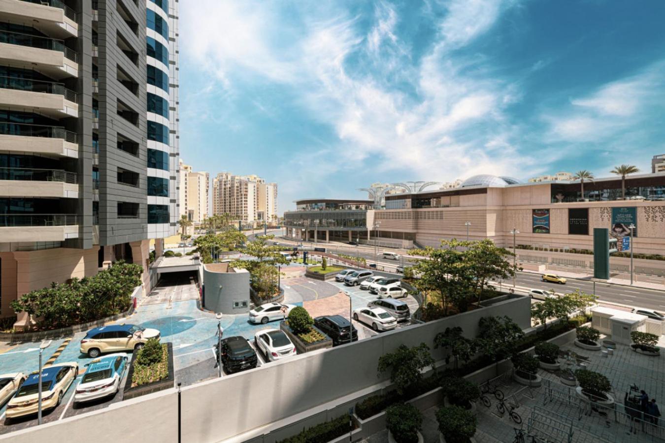 Palm Jumeirah - Free Infinity Pool & Private Beach Dubai