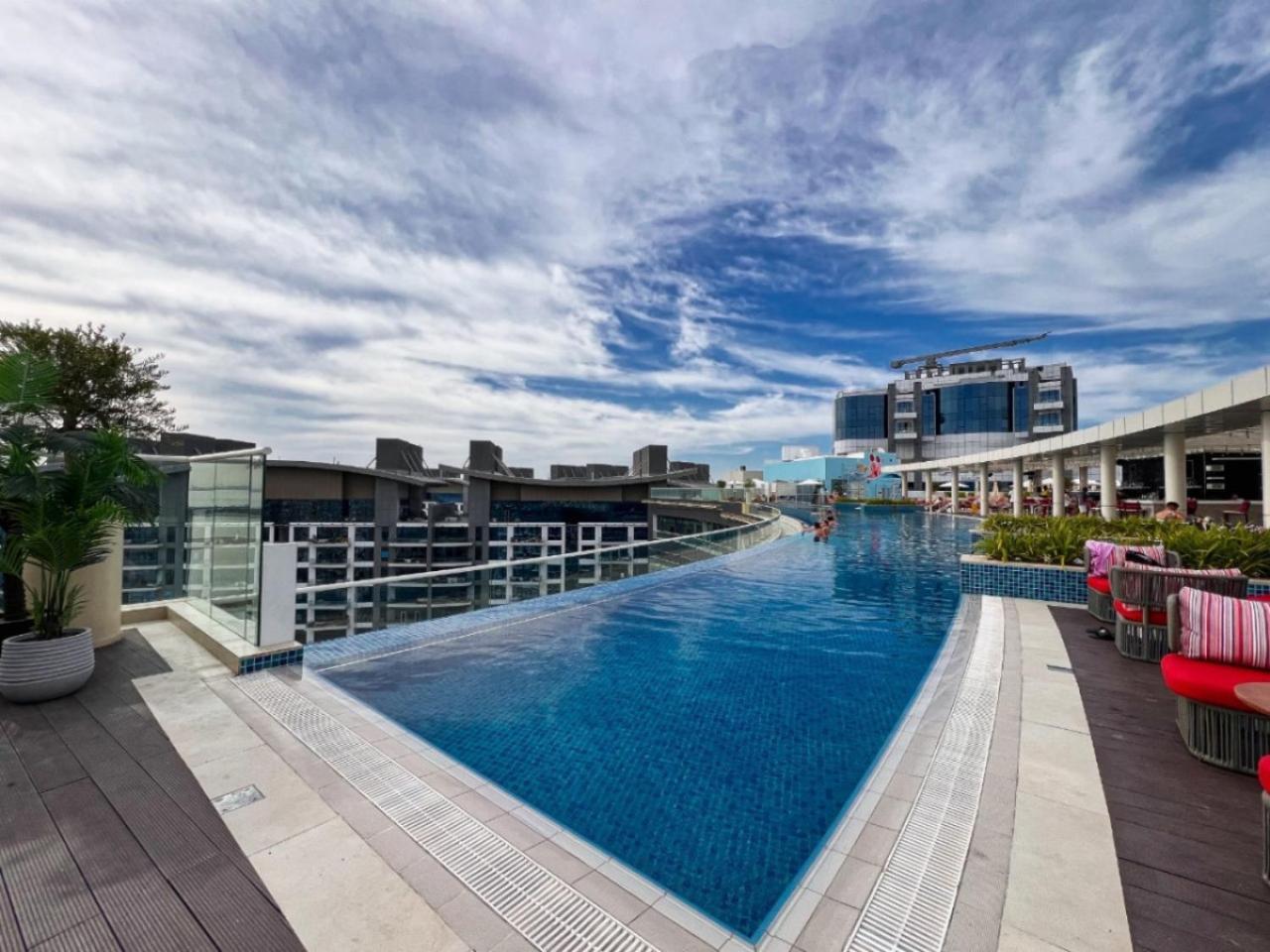Palm Jumeirah - Free Infinity Pool & Private Beach * Dubai