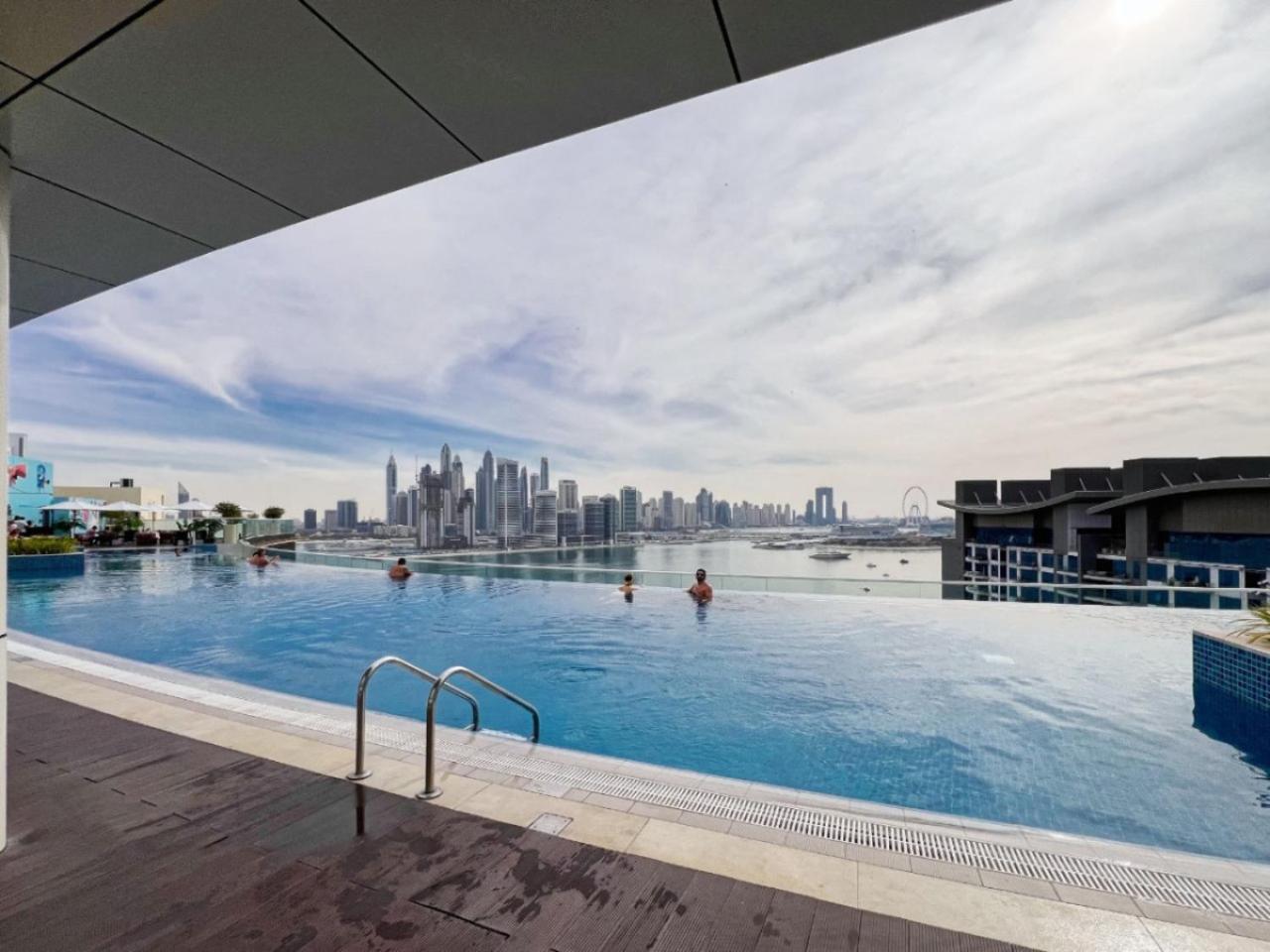 Palm Jumeirah - Free Infinity Pool & Private Beach Apartment