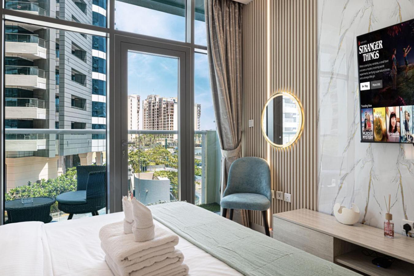 Palm Jumeirah - Free Infinity Pool & Private Beach Dubai