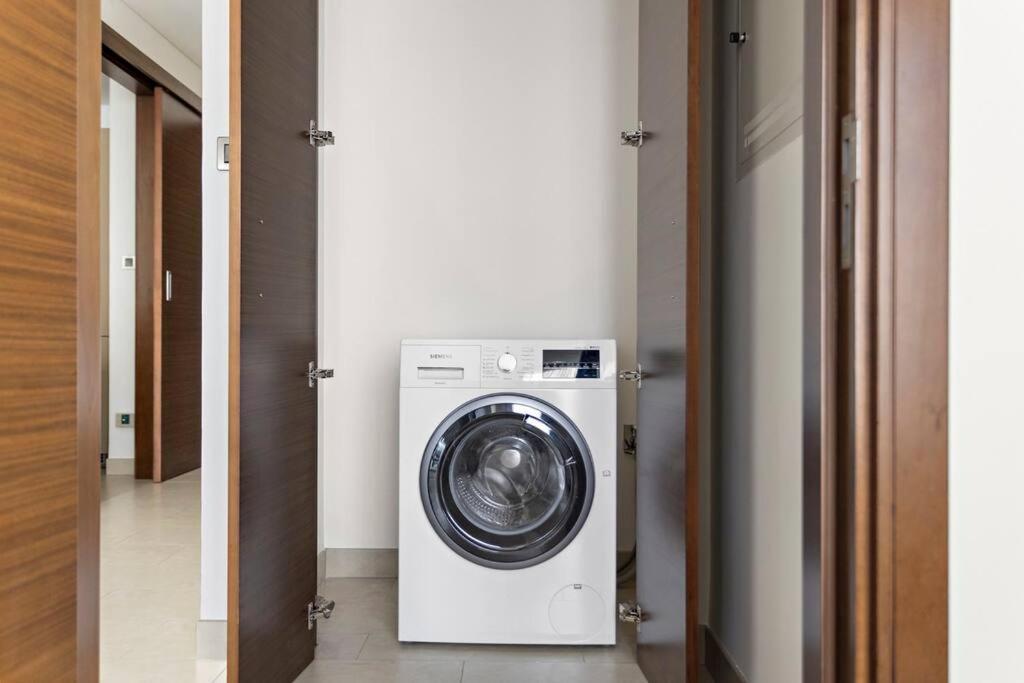 Brand New 1br In Prime Location * Dubai