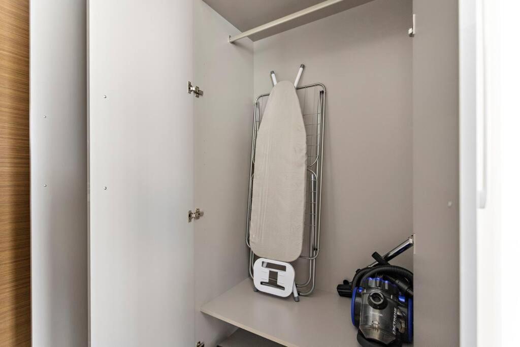 Apartment Brand New 1br In Prime Location *