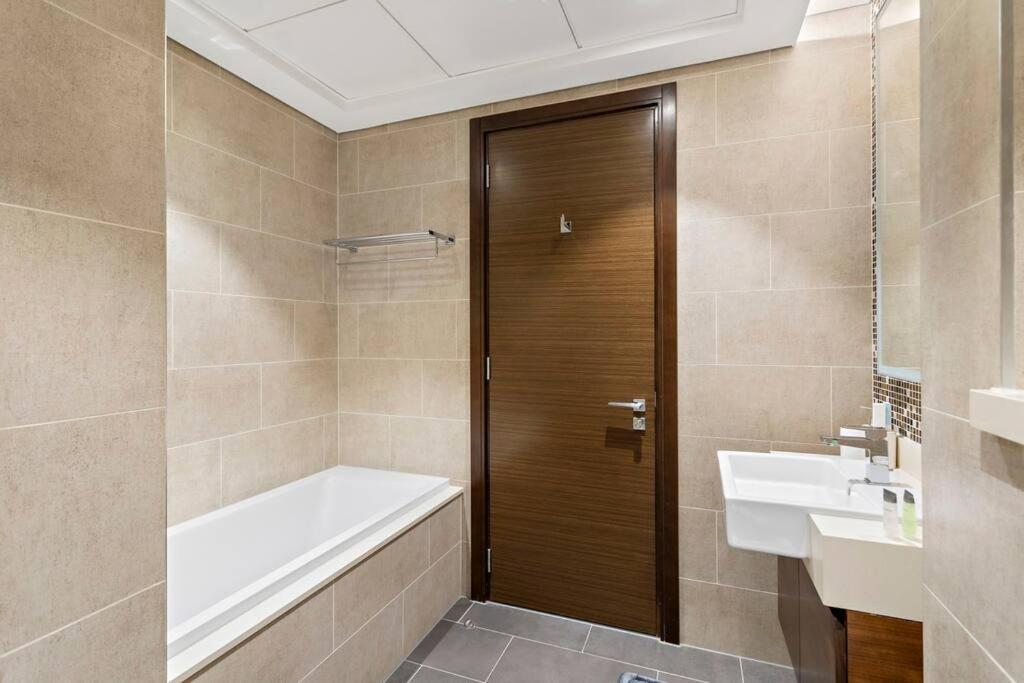 Brand New 1br In Prime Location *