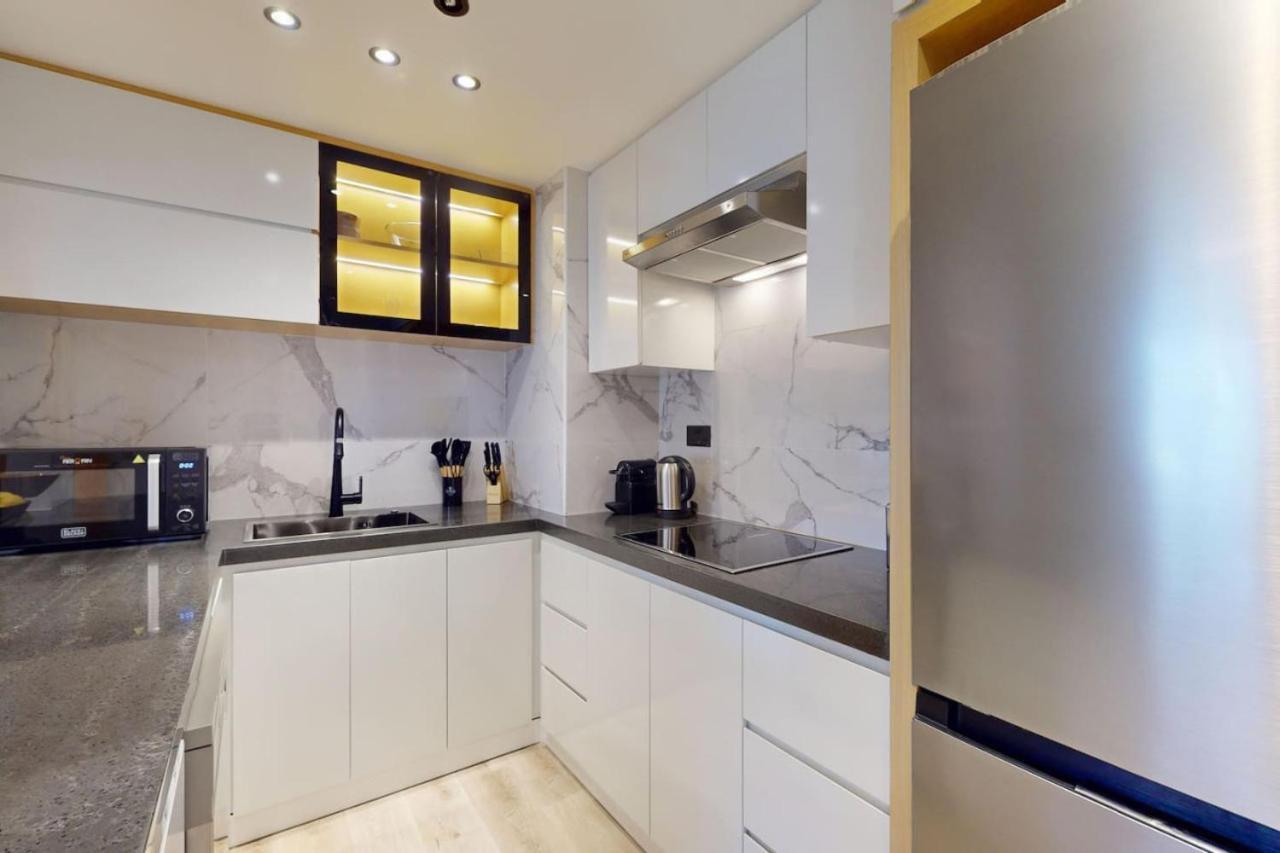 Rimal 1 - Opulant Two Bedroom Apartment Dubai