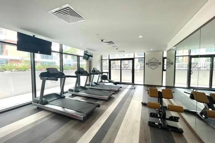 Hills Dreamin Spacious 1br With Balcony Apartment