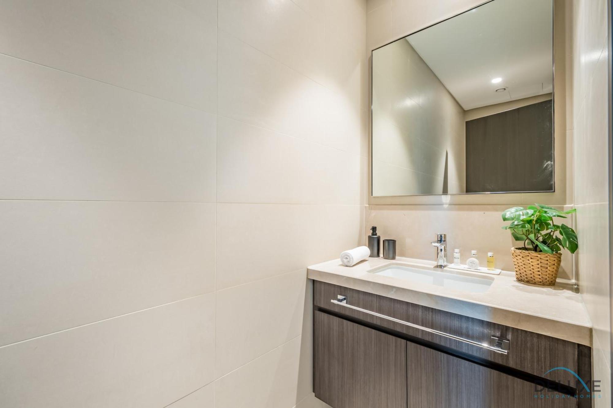 Charming 1br In Downtown Views 1, Downtown By Deluxe Homes Dubai