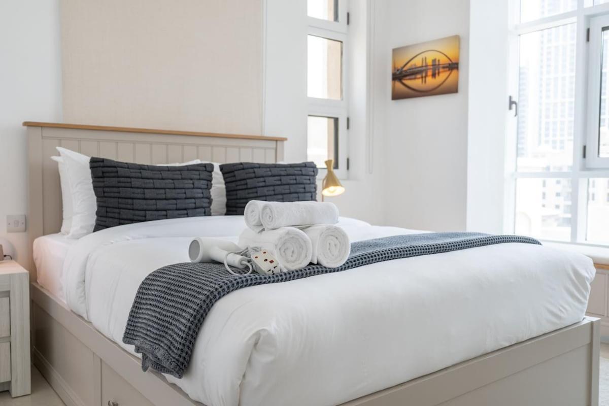 Urban Living! Stylish 2br In Downtown Apartment Dubai