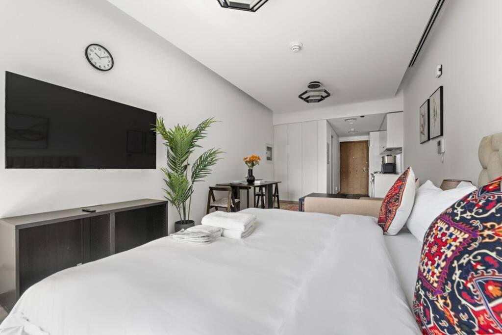 Spacious In Prime Location Apartment