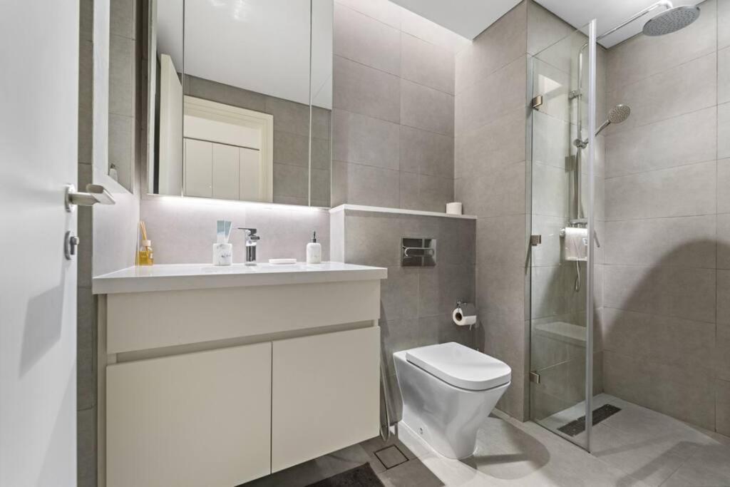 Spacious In Prime Location Apartment *