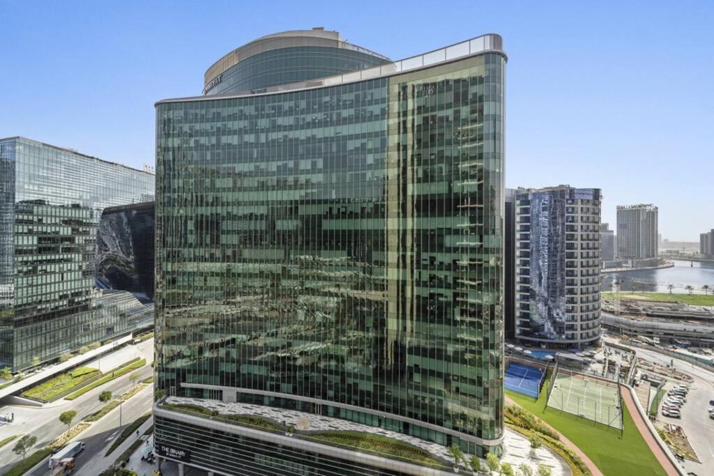 Apartment Spacious In Prime Location *