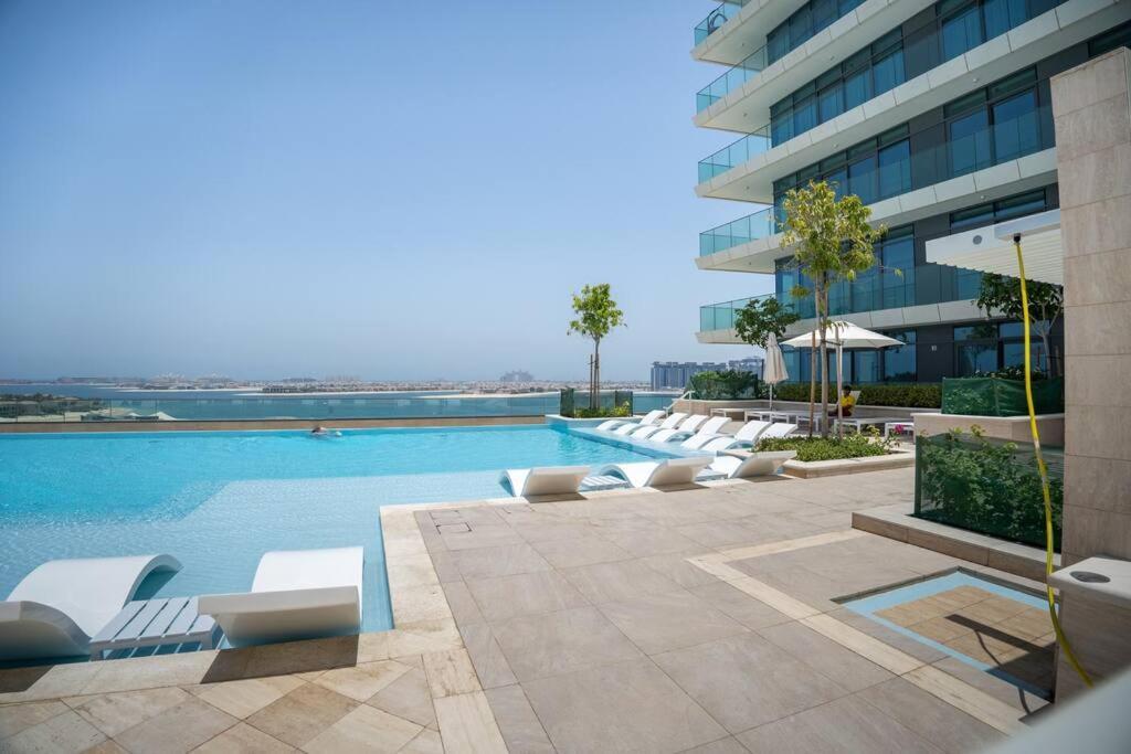 Apartment Luxury Living In Emaar Beachfront W Private