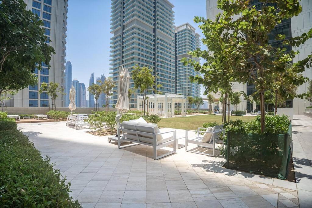 Apartment Luxury Living In Emaar Beachfront W Private