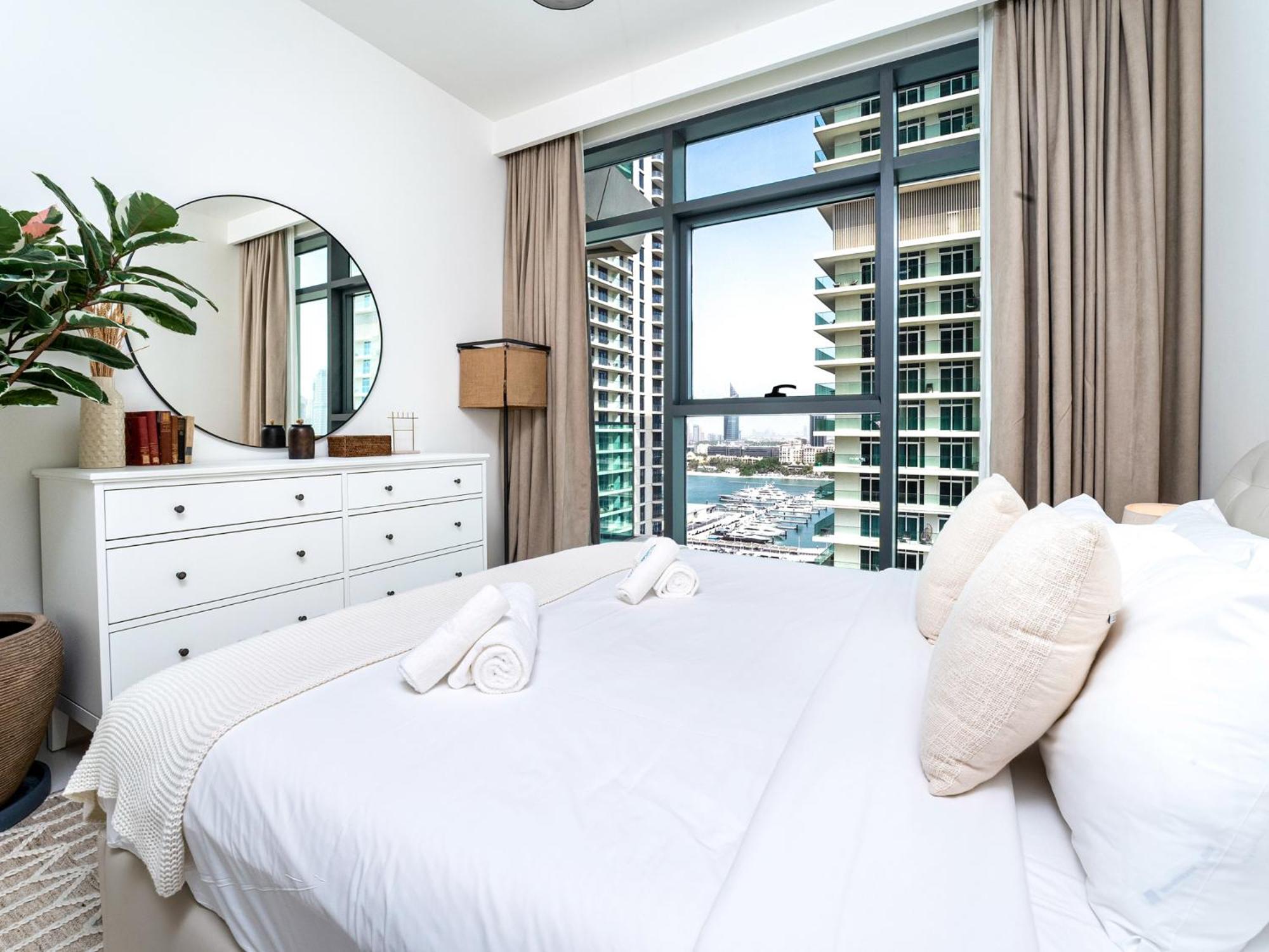 Luxury Living In Emaar Beachfront W Private * Dubai