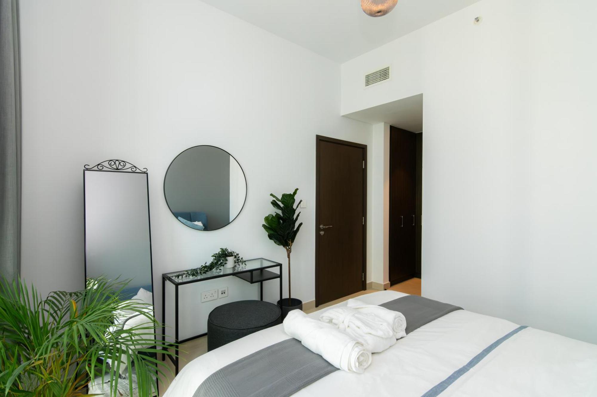 Elite Escape - 1 Bhk Getaway Mall Access - 1509 Apartment *