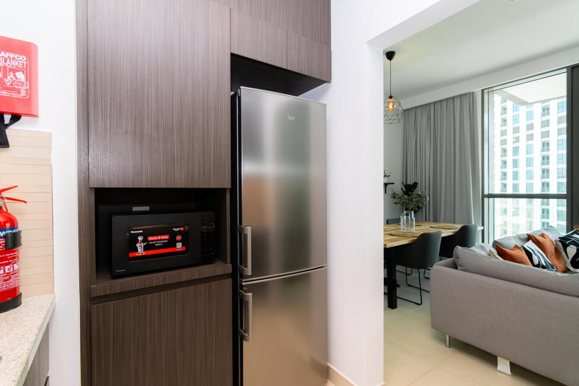 Elite Escape - 1 Bhk Getaway Mall Access - 1509 Apartment