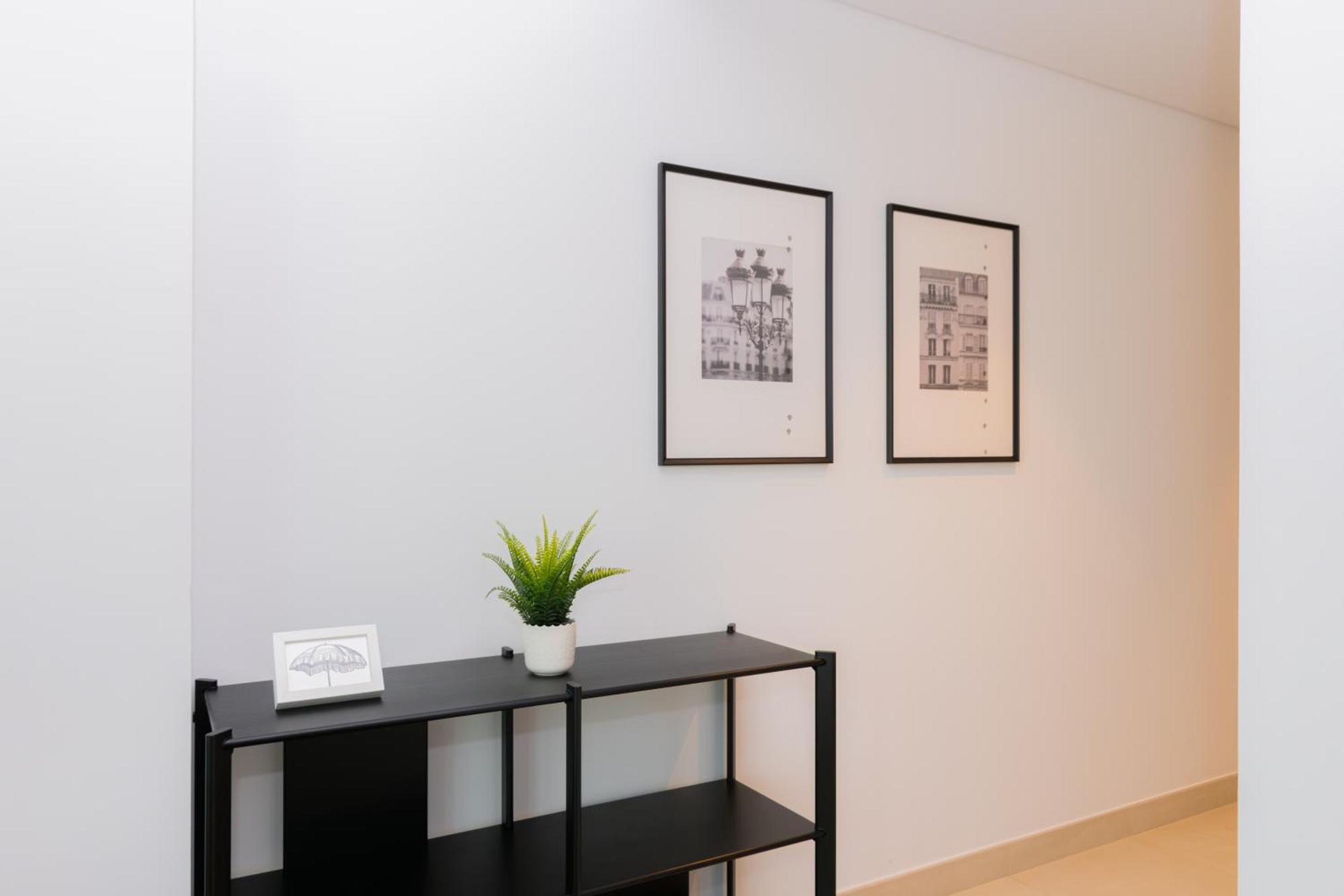 Apartment Elite Escape - 1 Bhk Getaway Mall Access - 1509