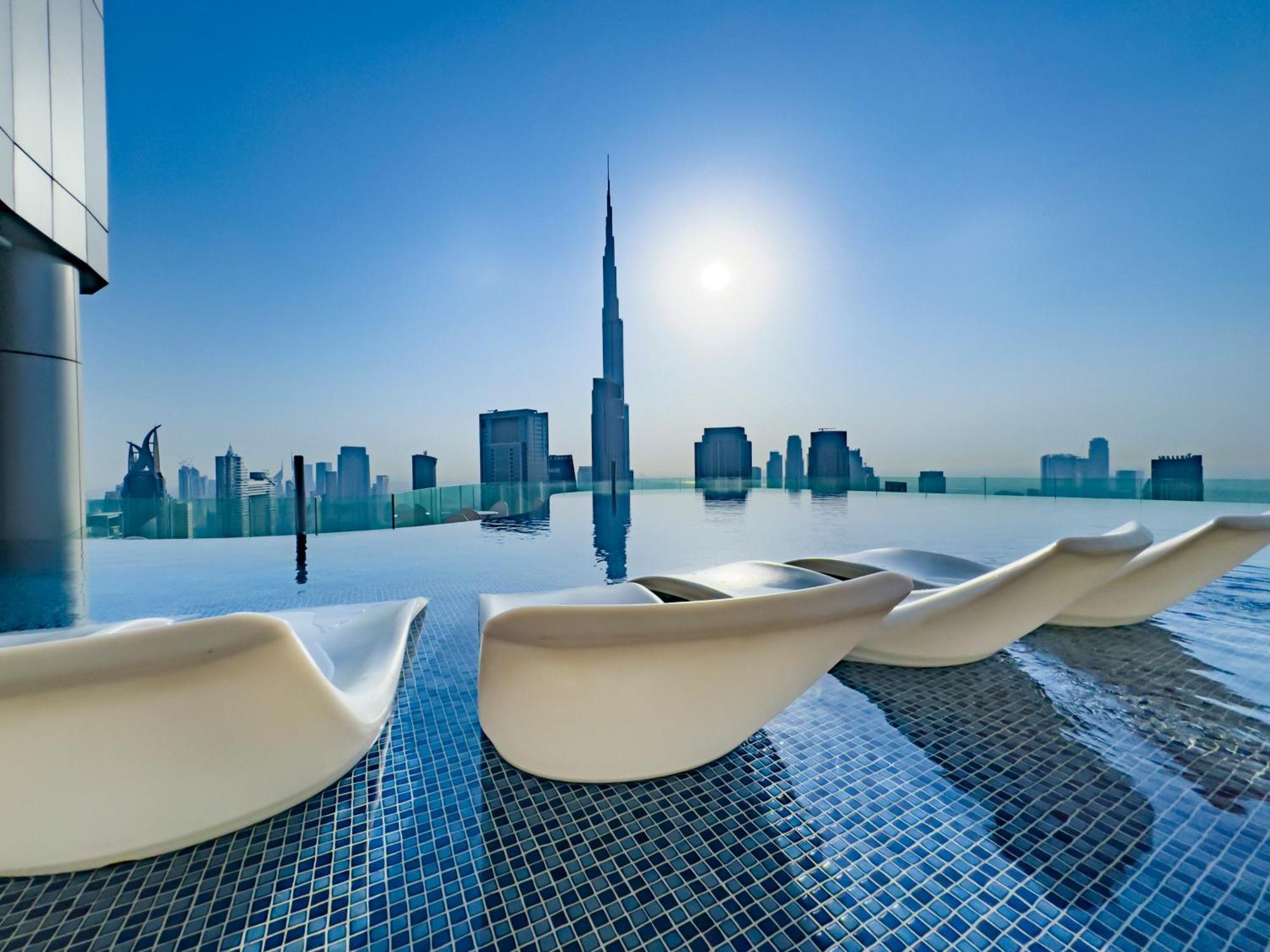 Apartment Paramount Midtown - 53rd Floor 2bedroom With Famous Roof Infinity Pool Overlooking Burj Khalifa Dubai