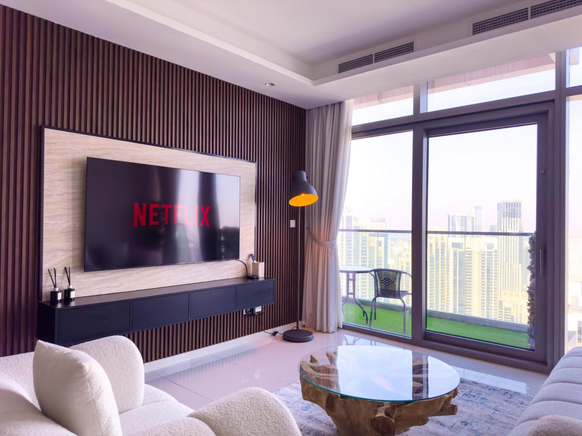 Apartment Paramount Midtown - 53rd Floor 2bedroom With Famous Roof Infinity Pool Overlooking Burj Khalifa Dubai