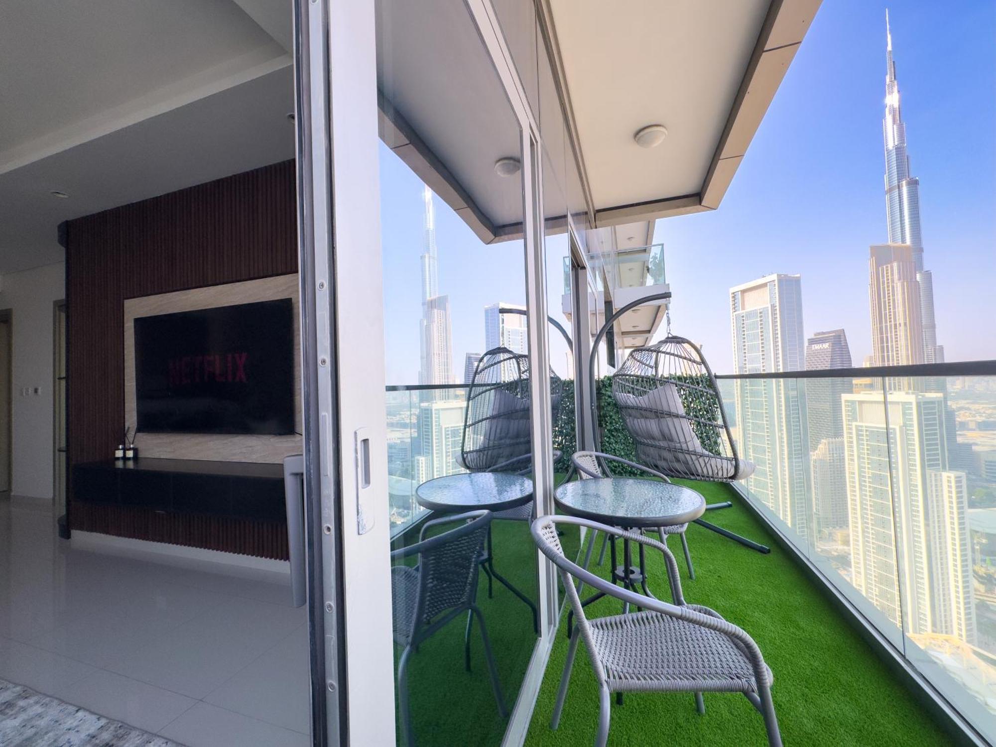 Apartment Paramount Midtown - 53rd Floor 2bedroom With Famous Roof Infinity Pool Overlooking Burj Khalifa Dubai