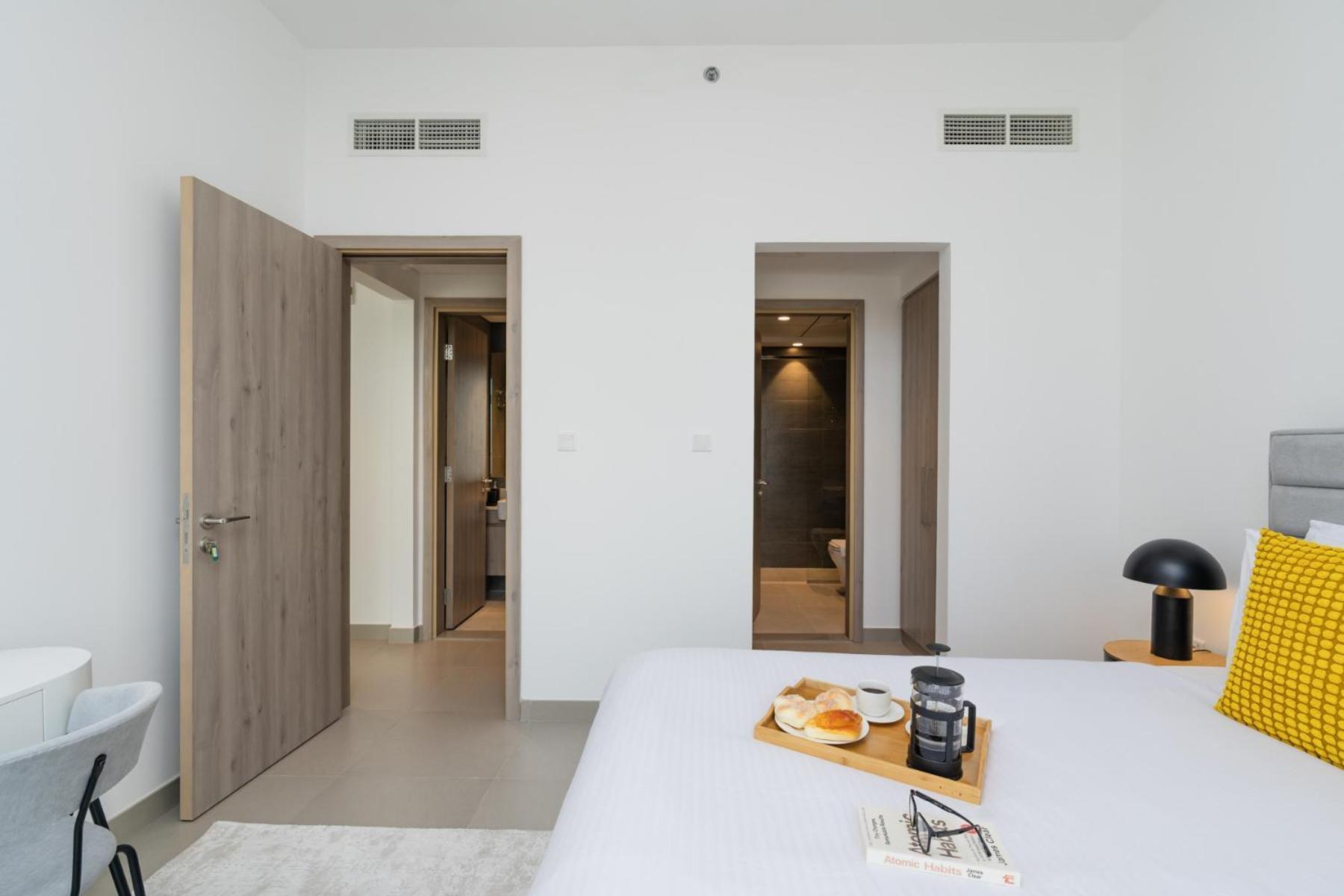 Beautiful - Brand New - Stylish Spacious Apartment *