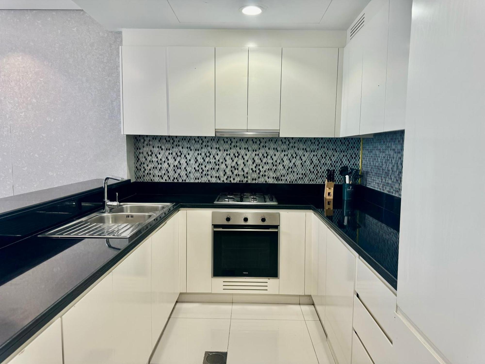 62nd Floor With Stunning Sea Views Infinity Pool Access 2-bedroom