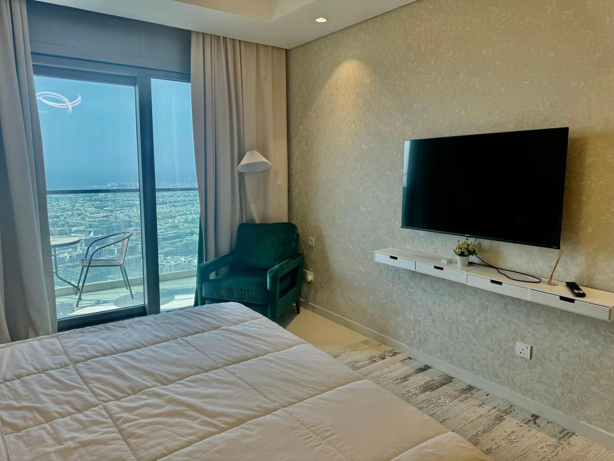 62nd Floor With Stunning Sea Views Infinity Pool Access 2-bedroom * Dubai
