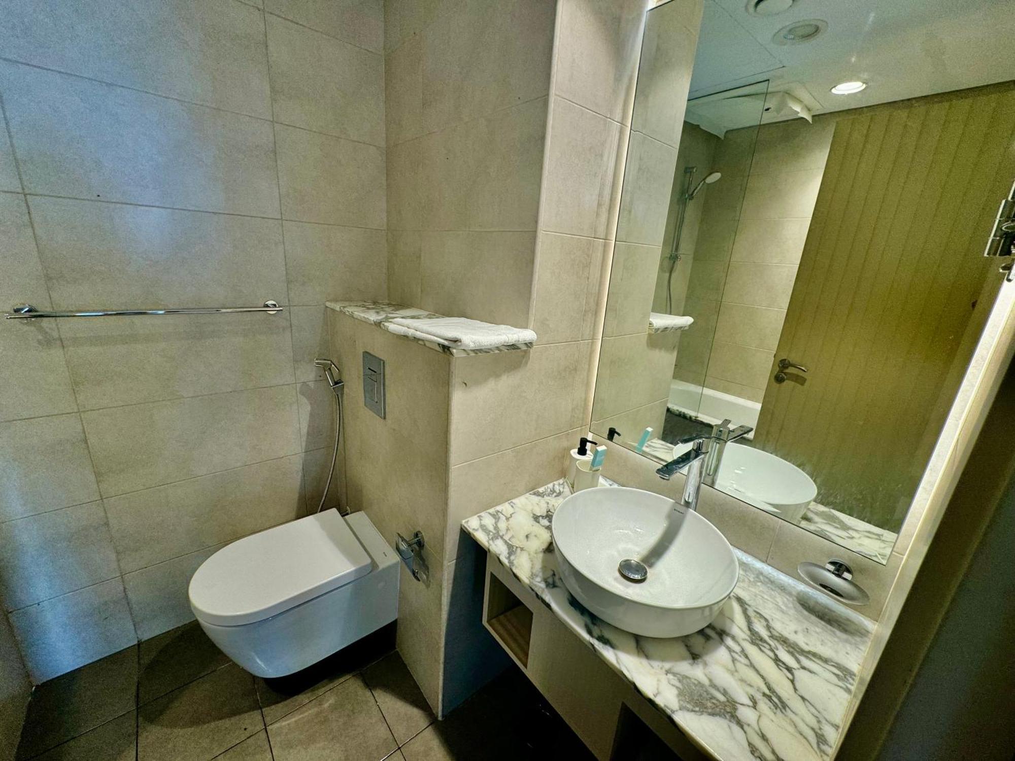 Apartment 62nd Floor With Stunning Sea Views Infinity Pool Access 2-bedroom *