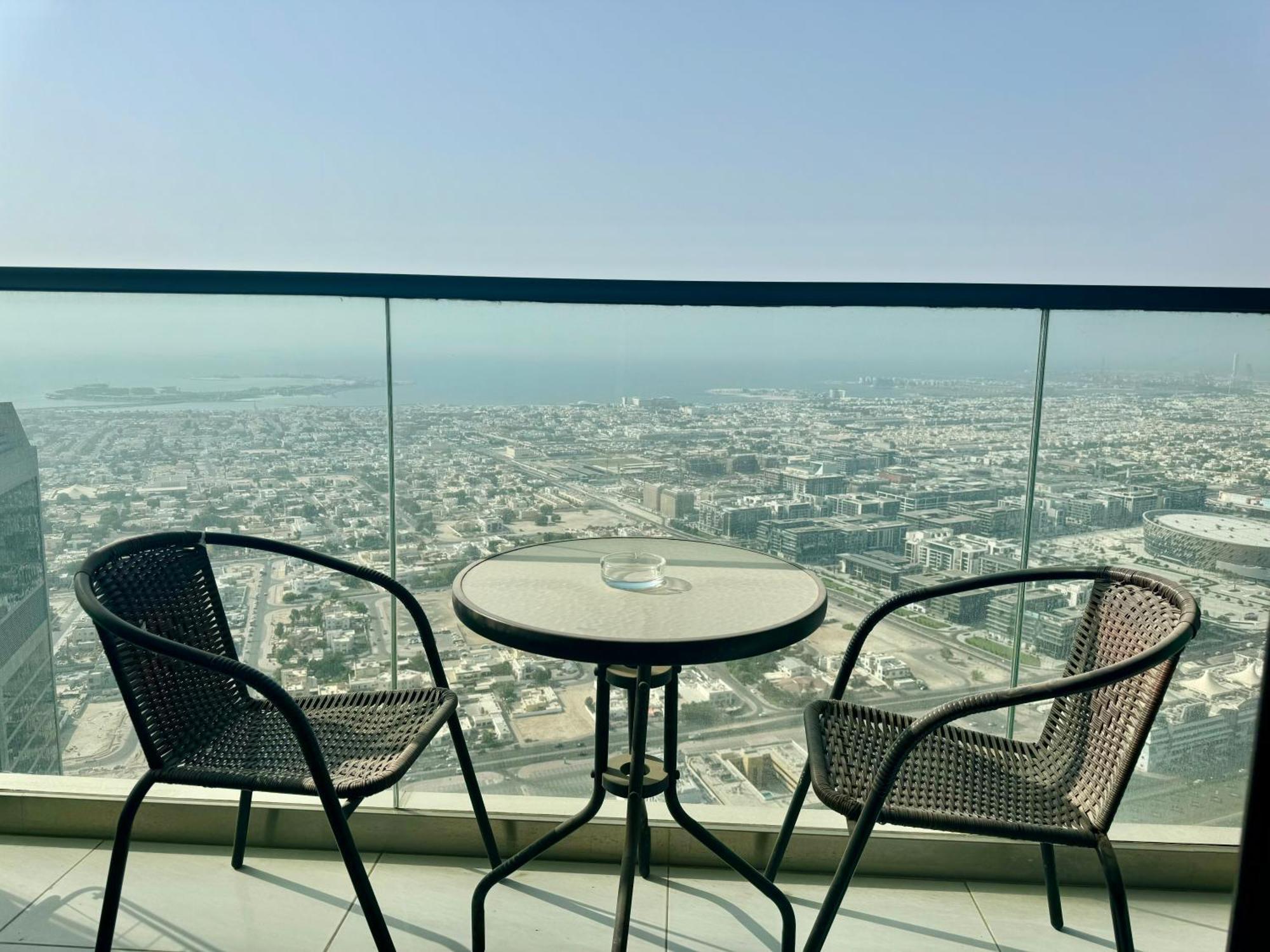 62nd Floor With Stunning Sea Views Infinity Pool Access 2-bedroom Apartment *