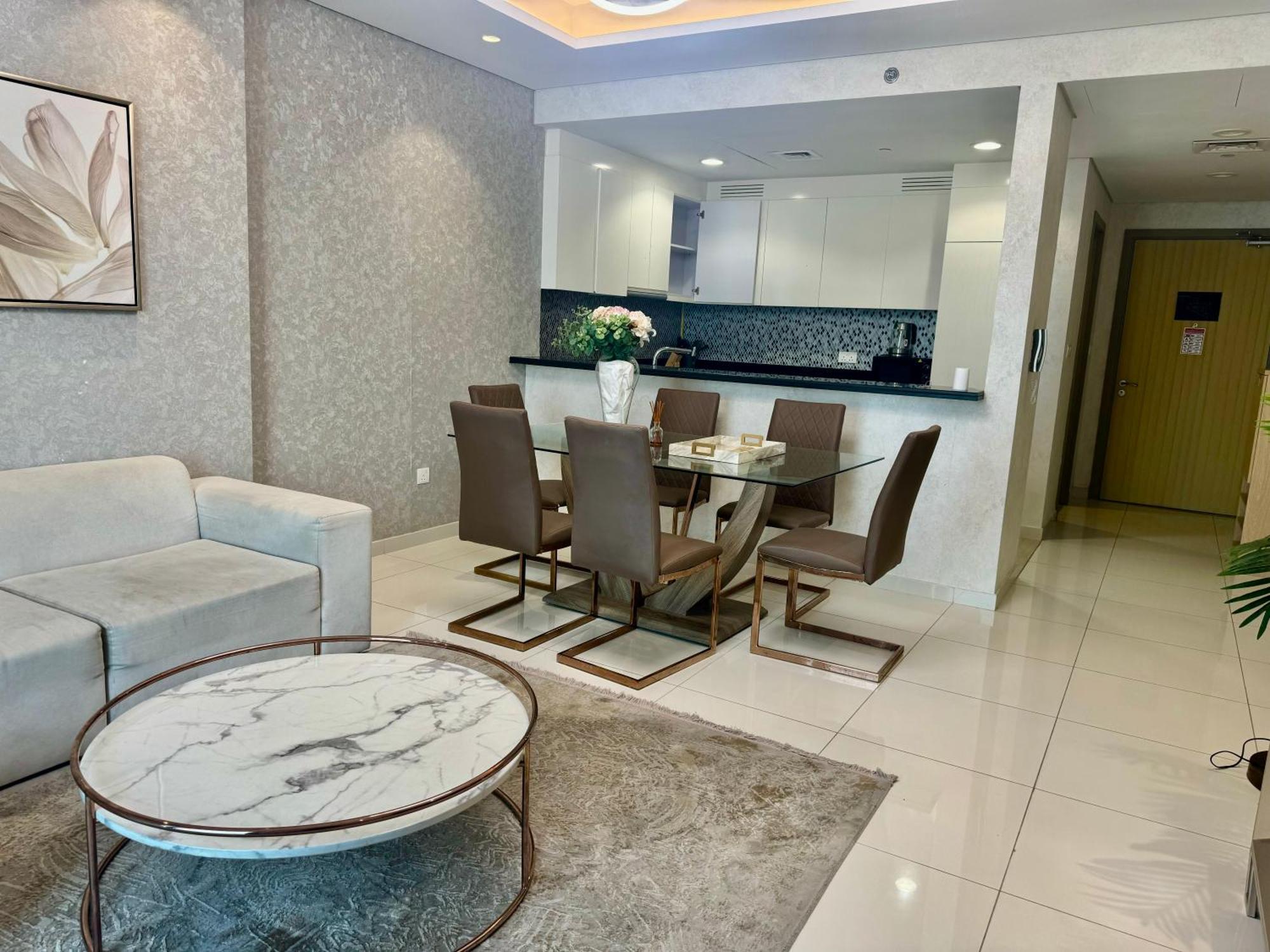 Apartment 62nd Floor With Stunning Sea Views Infinity Pool Access 2-bedroom