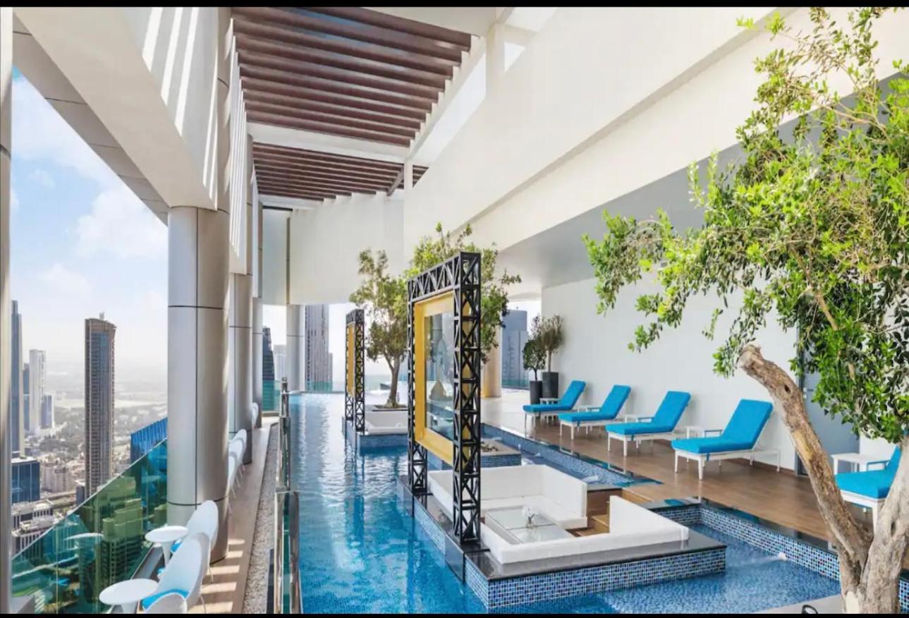 62nd Floor With Stunning Sea Views Infinity Pool Access 2-bedroom *