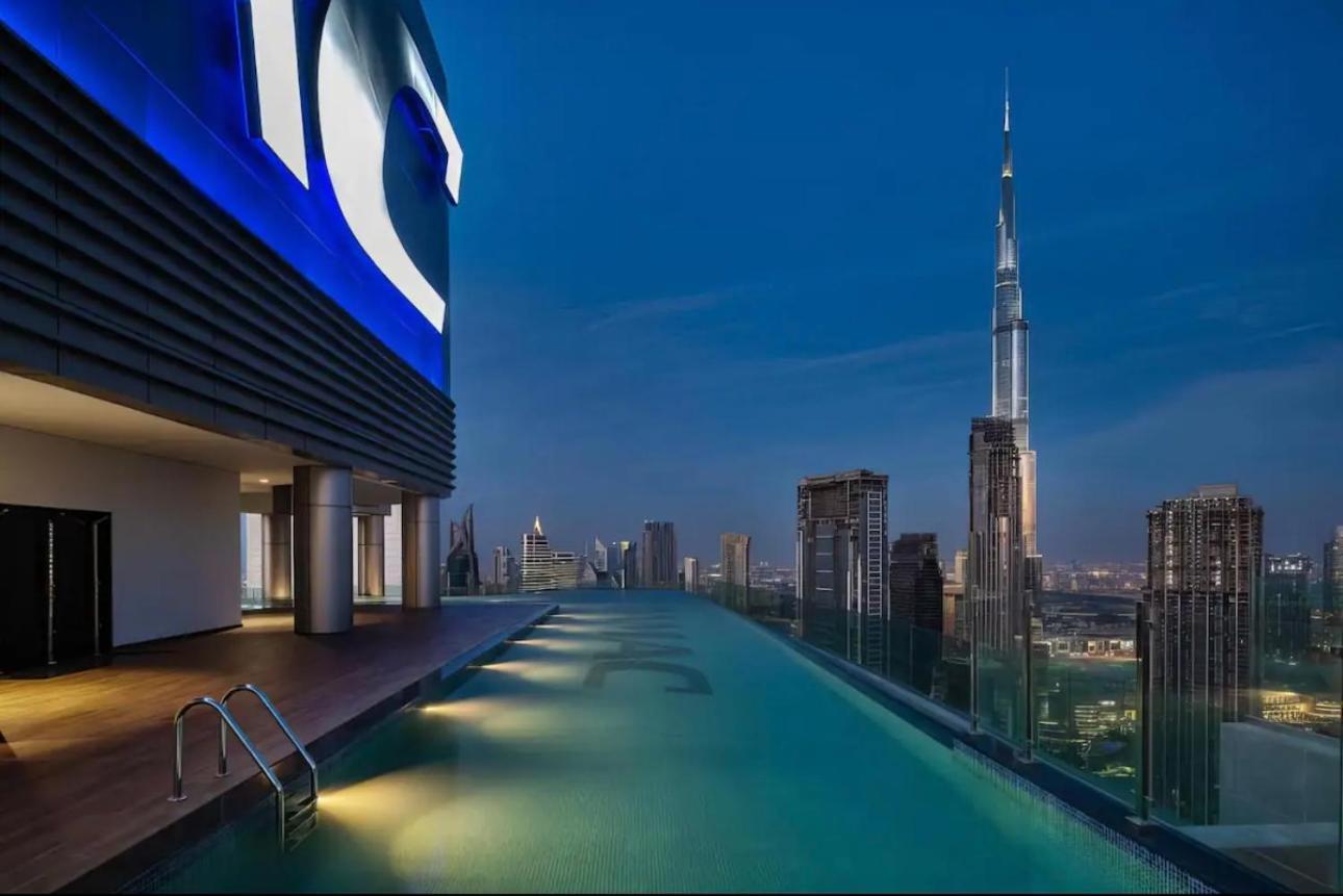62nd Floor With Stunning Sea Views Infinity Pool Access 2-bedroom *